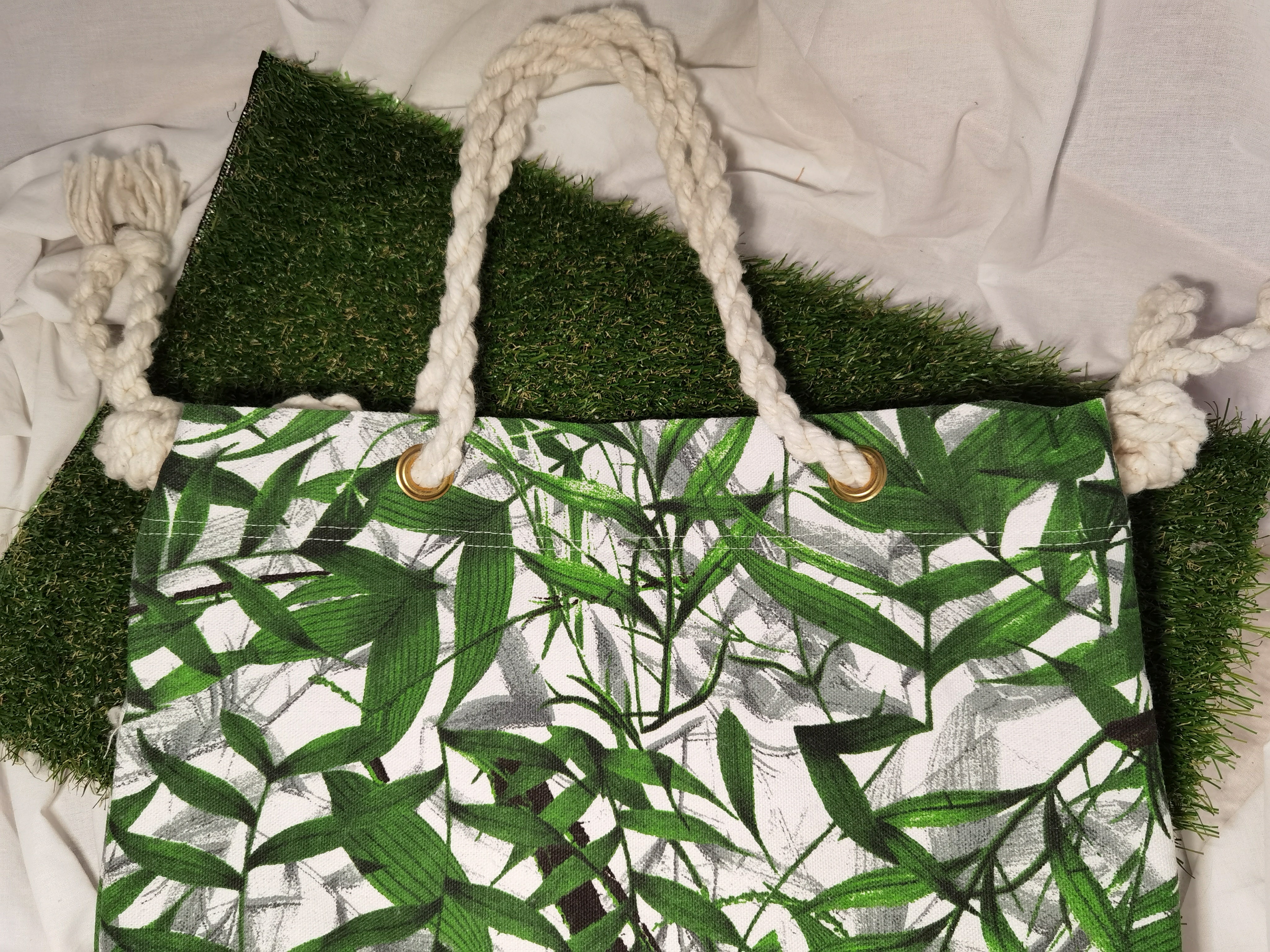 Tote Foliage